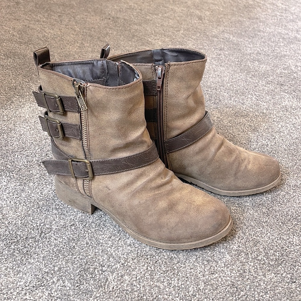 JellyPop mid-calf rustic Marian boot